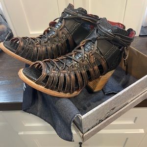 Freebird by Steven …. Wazee size 10 (fits size 11). Black. Excellent condition!